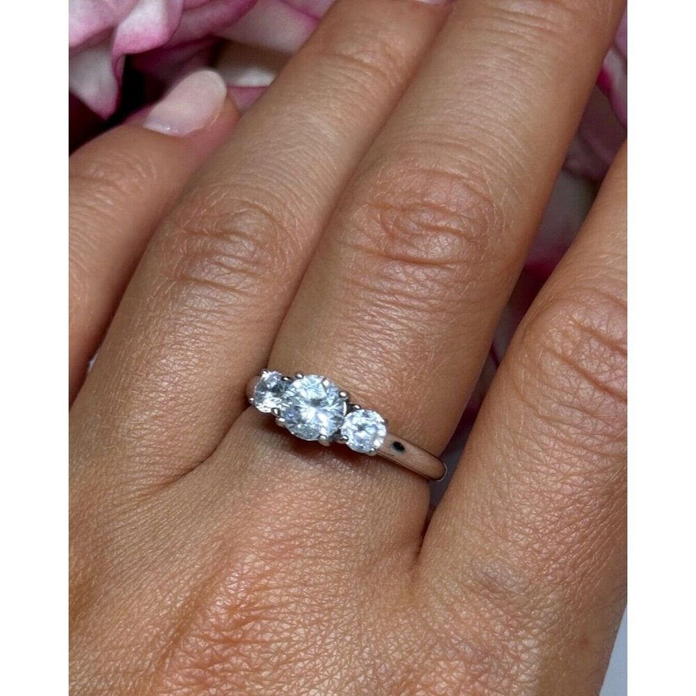 925 STERLING SILVER CZ RING SIZE 7.5